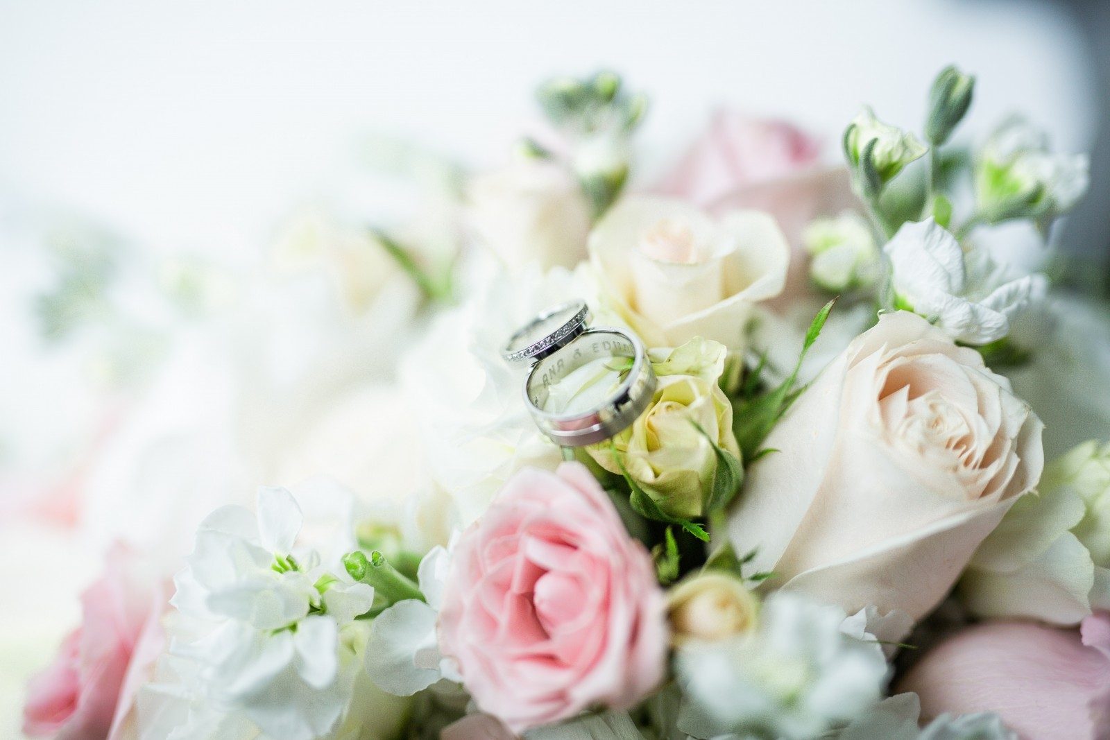 Photo by Ivonne Adame silver diamond ring on white and pink roses bouquet